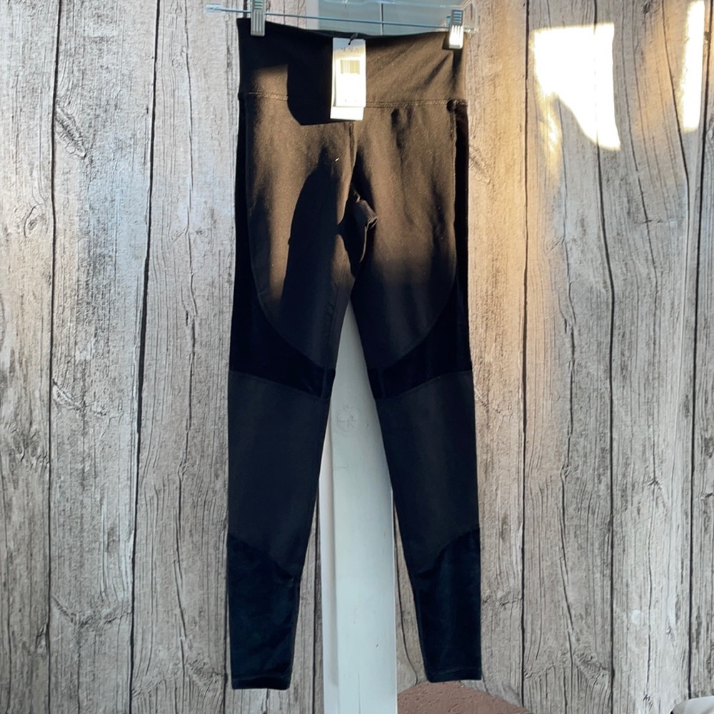 BNWT Alala black running leggings yoga Carbon 38 velvet trim sz XS